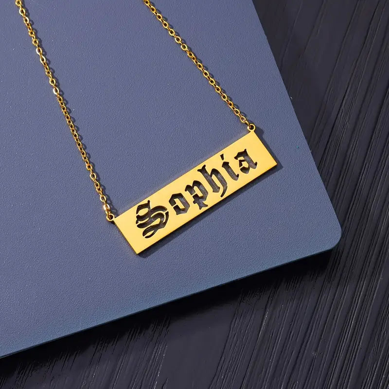 COLLAR PLAQUITA CON NOMBRE CALADO