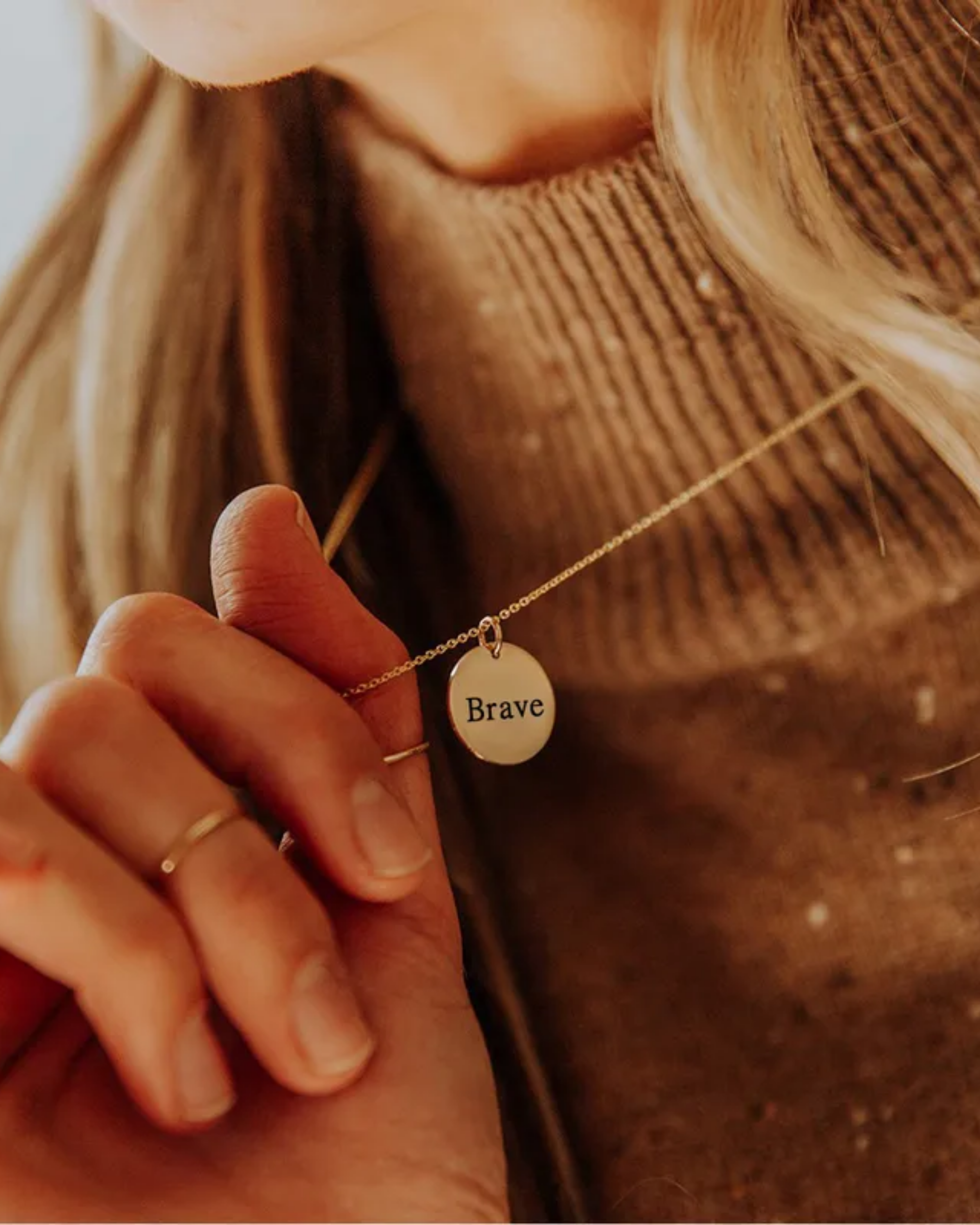 PLACA MINI REDONDA CON FOTOGRABADO + CADENA FINA