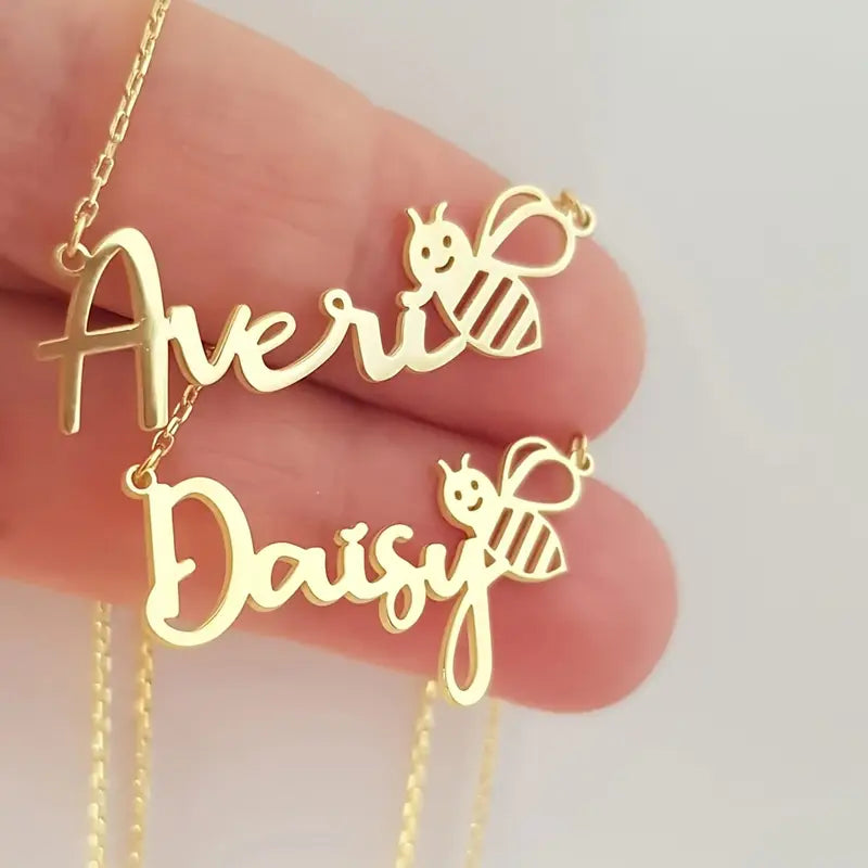 COLLAR CON NOMBRE Y ABEJITA