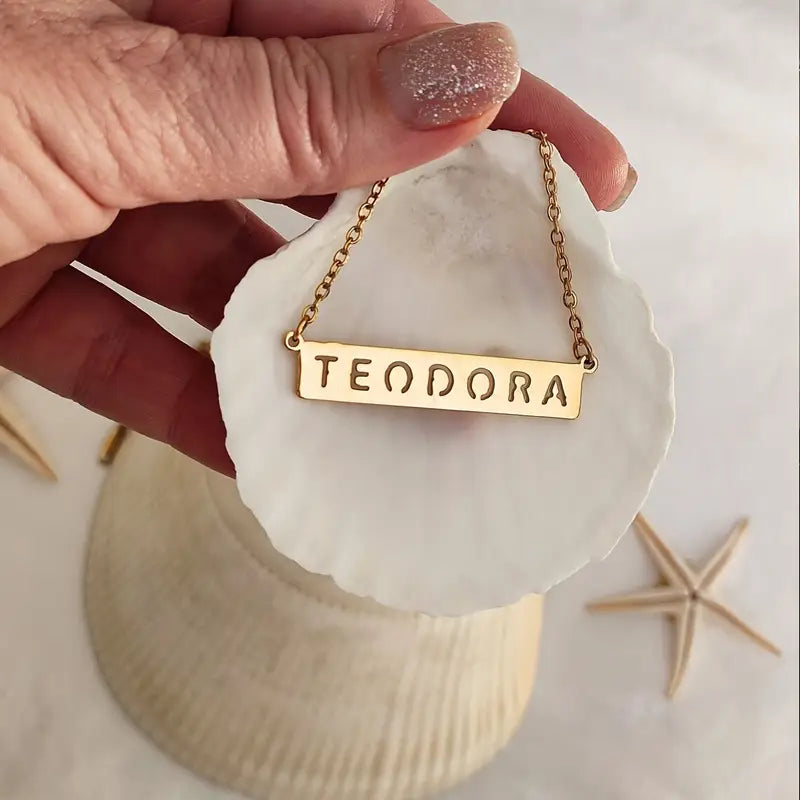 COLLAR PLAQUITA CON NOMBRE CALADO
