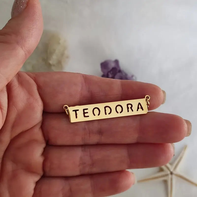 COLLAR PLAQUITA CON NOMBRE CALADO