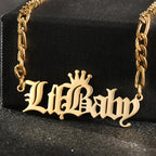 COLLAR CON NOMBRE CON CORONA MAYUSCULAS OLD ENGLISH