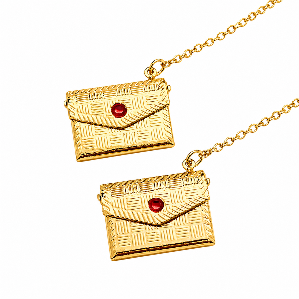 Ketting met liefdesbrief in reliëf