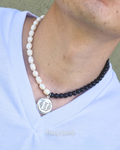 COLLAR RELICARIO CON PERLAS + PIEDRA ÓNIX