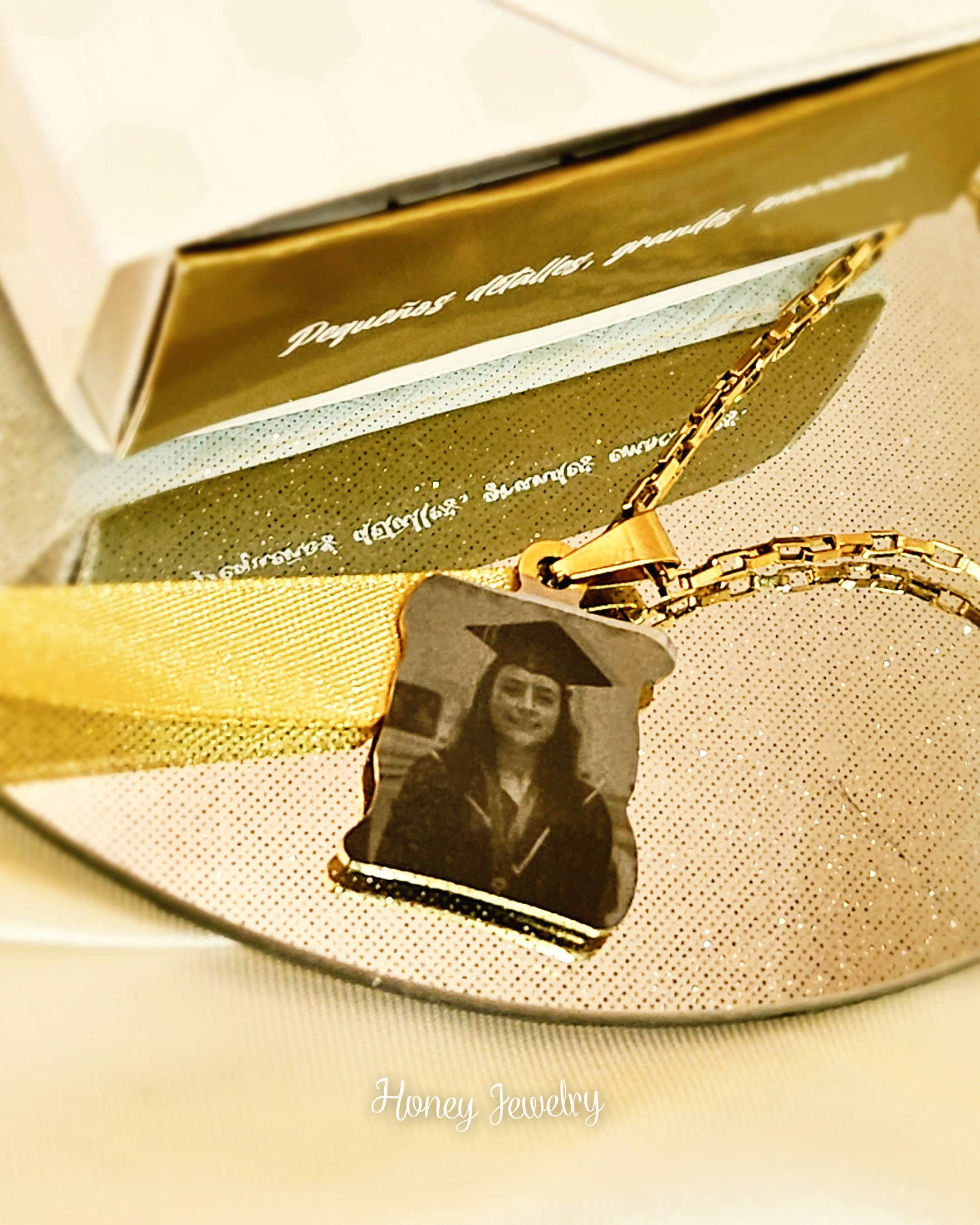 COLLAR PLACA PERGAMINO