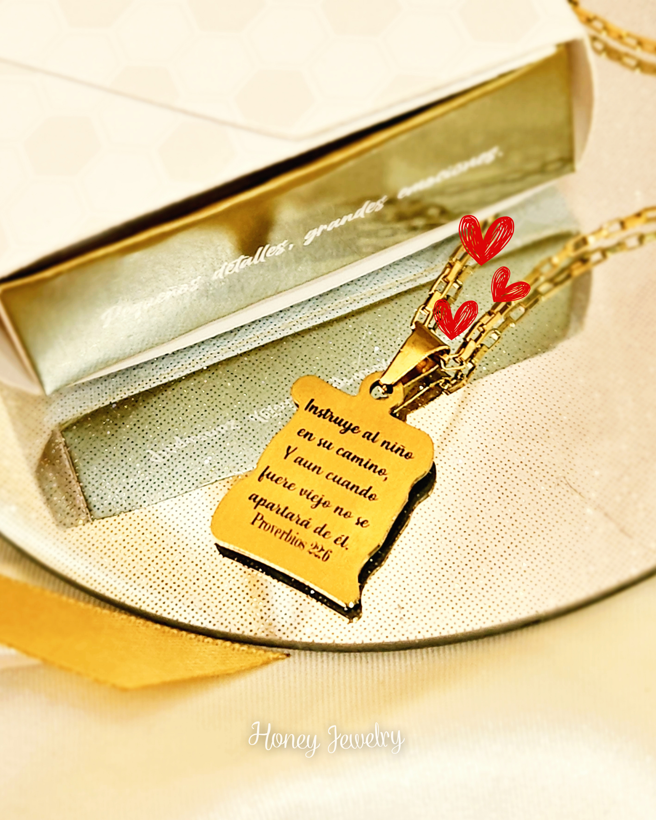 COLLAR PLACA PERGAMINO