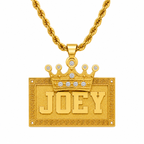 COLLAR PLACA BOLD RELIEVE CON CORONA