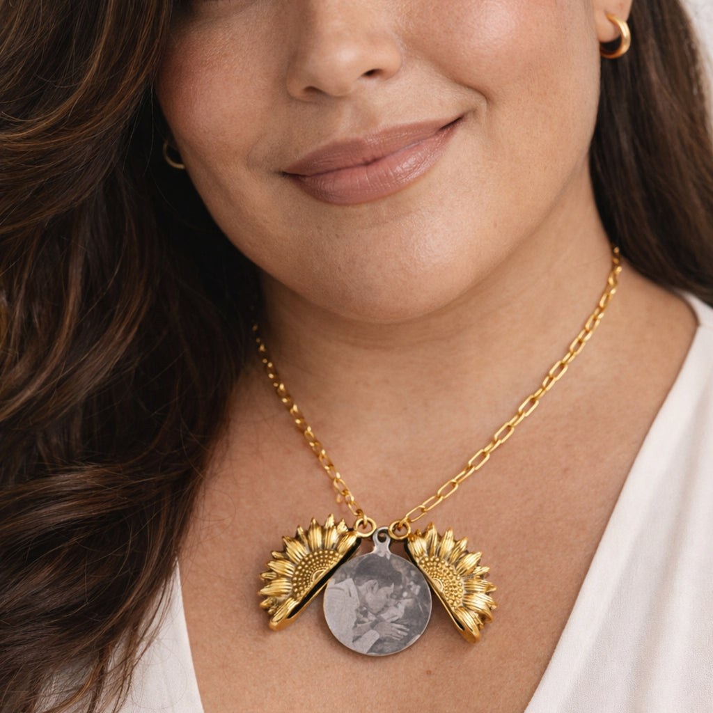 COLLAR RELICARIO GIRASOL BRONCE