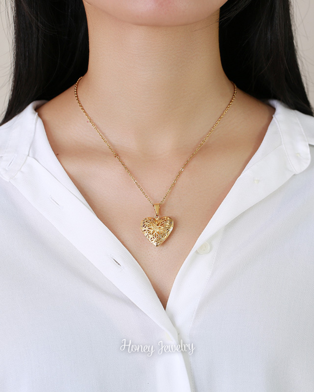 Openwork heart star locket necklace - Color photo