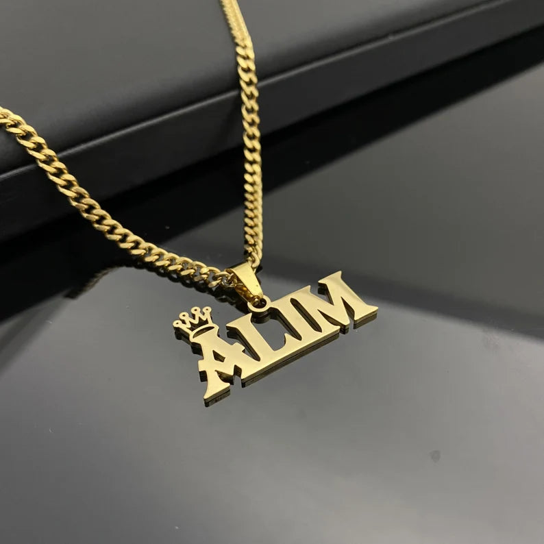 COLLAR CON NOMBRE MINI + CORONA CON CADENA GRUESA