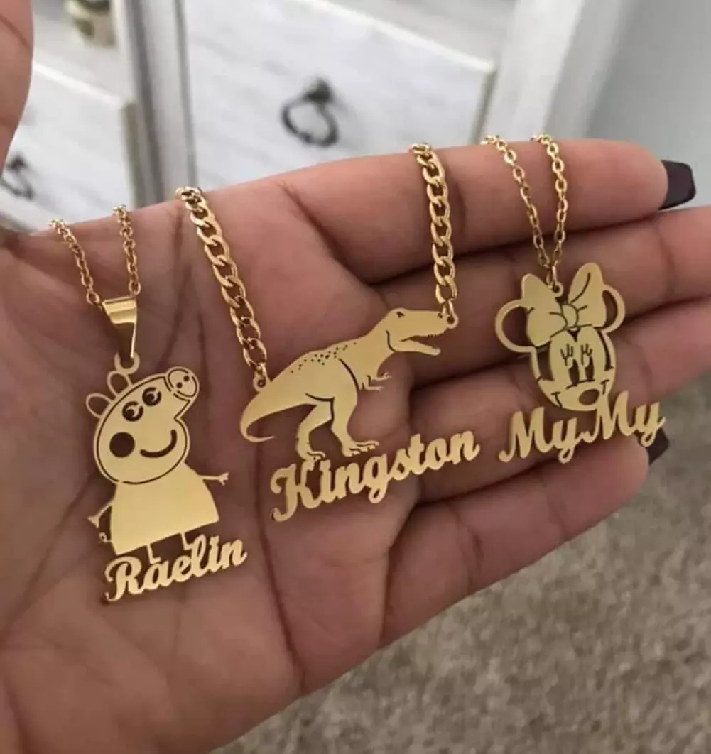 COLLAR CON NOMBRE CARTOON