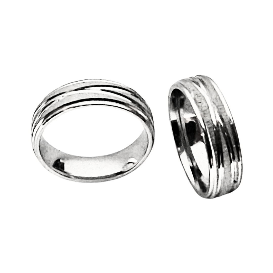 Couple ring with shiny and matte intertwined lines