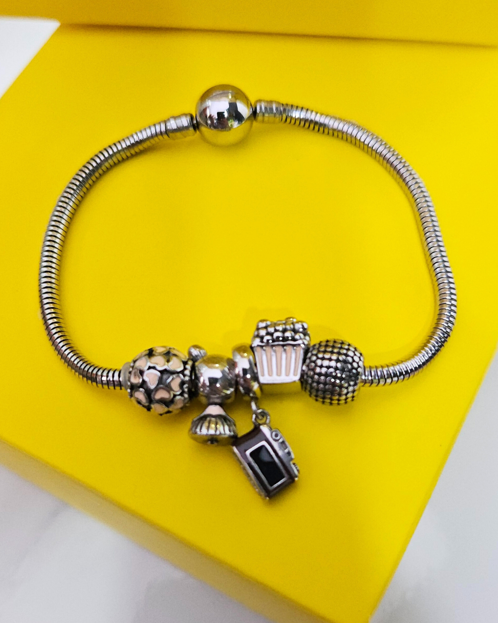 Movable charm bracelet