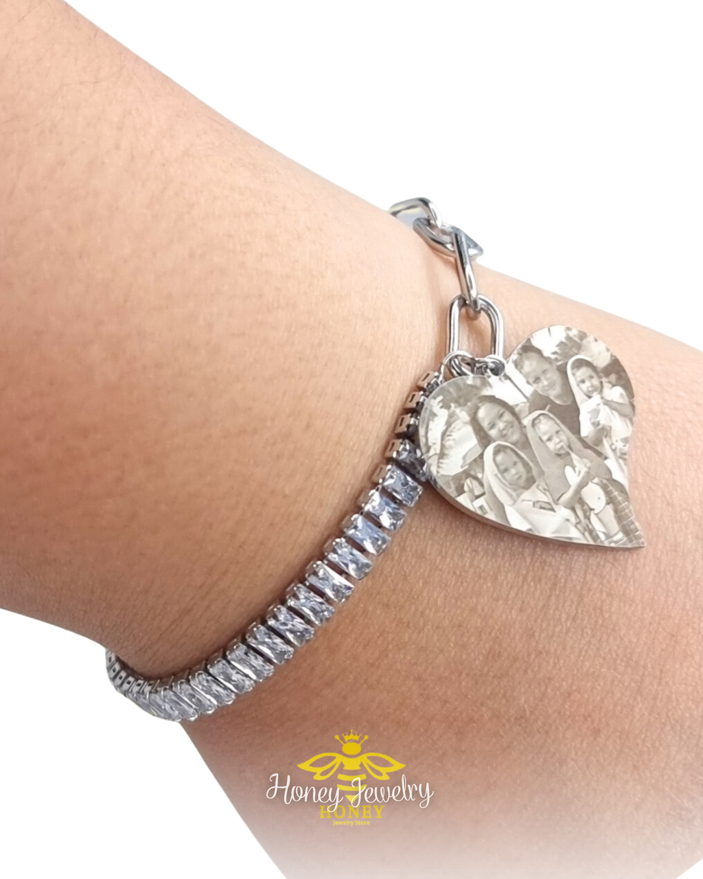 Bracelet with baguette zircons and heart pendant