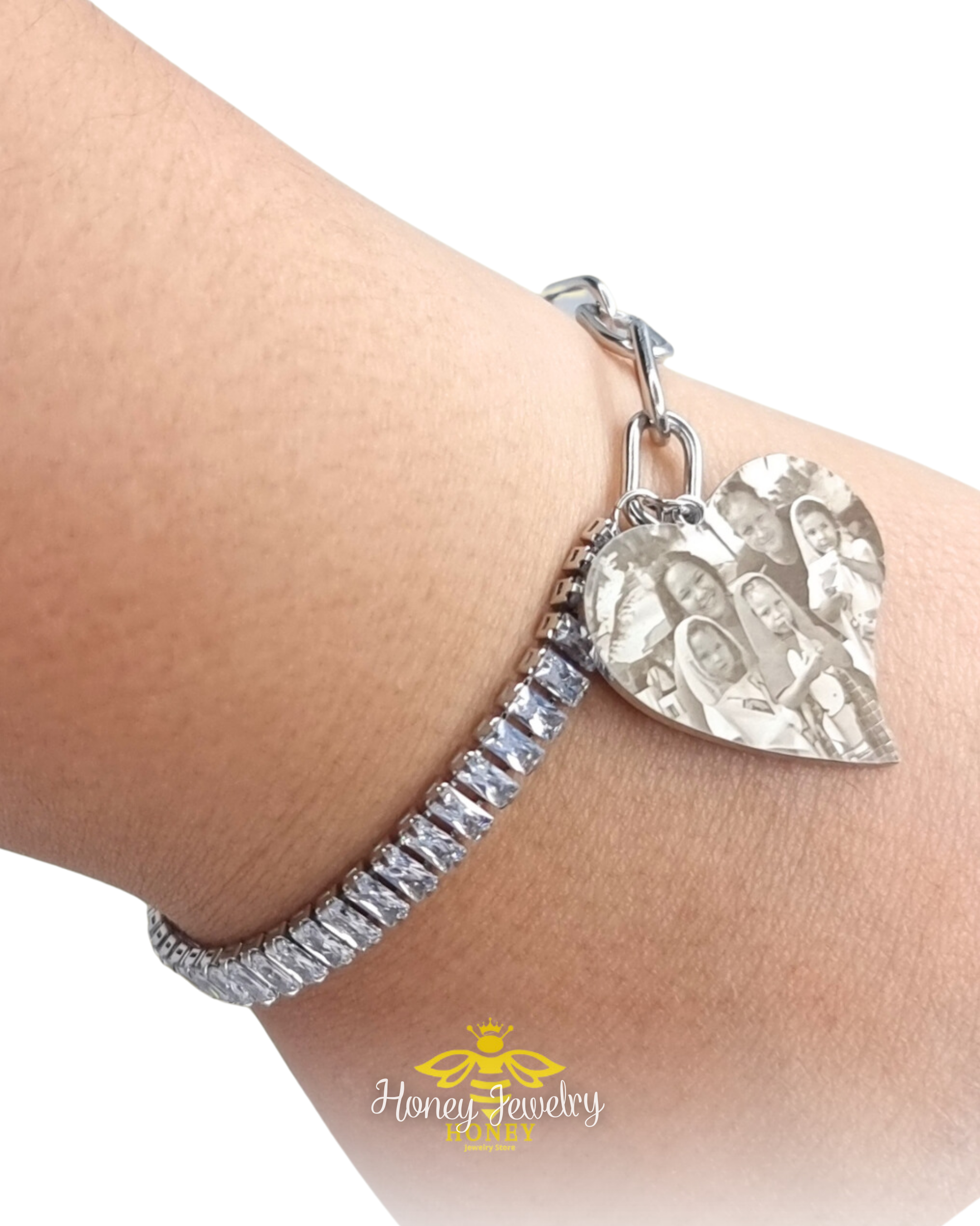 Bracelet with baguette zircons and heart pendant