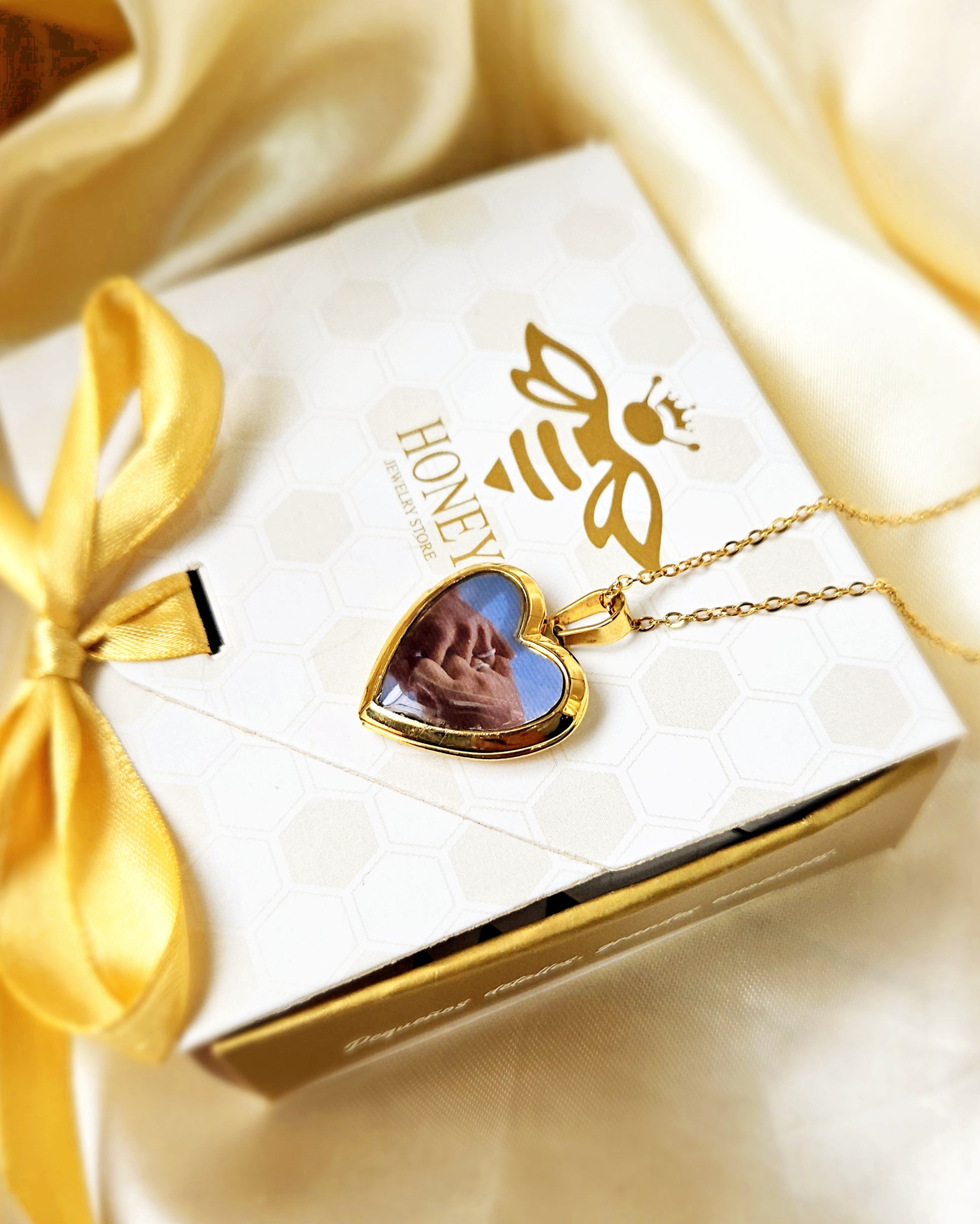 Heart Locket Necklace (3 photos)