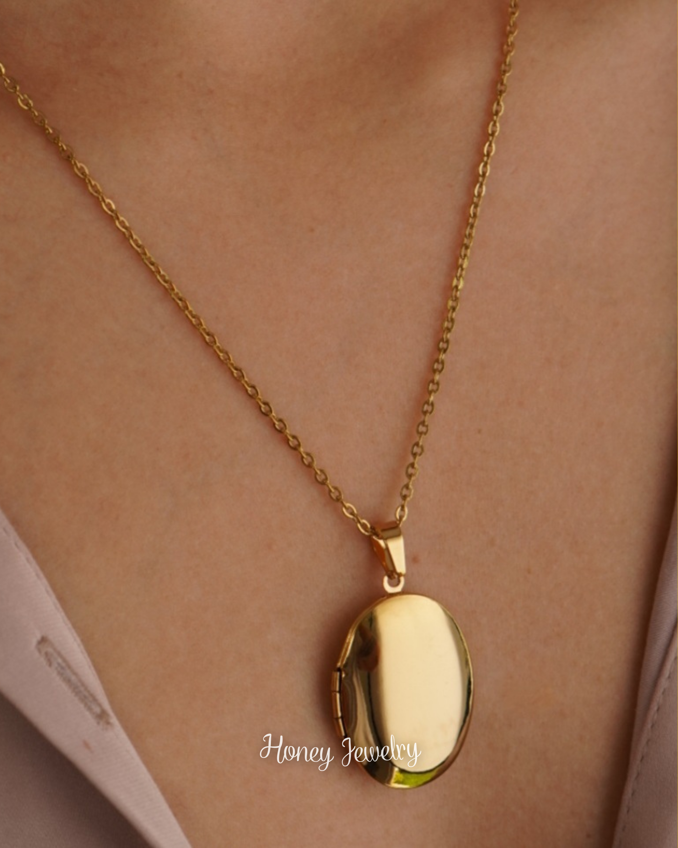 Smooth round locket necklace - photo-etched