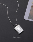 COLLAR RELICARIO BORDADO - FOTO A COLOR
