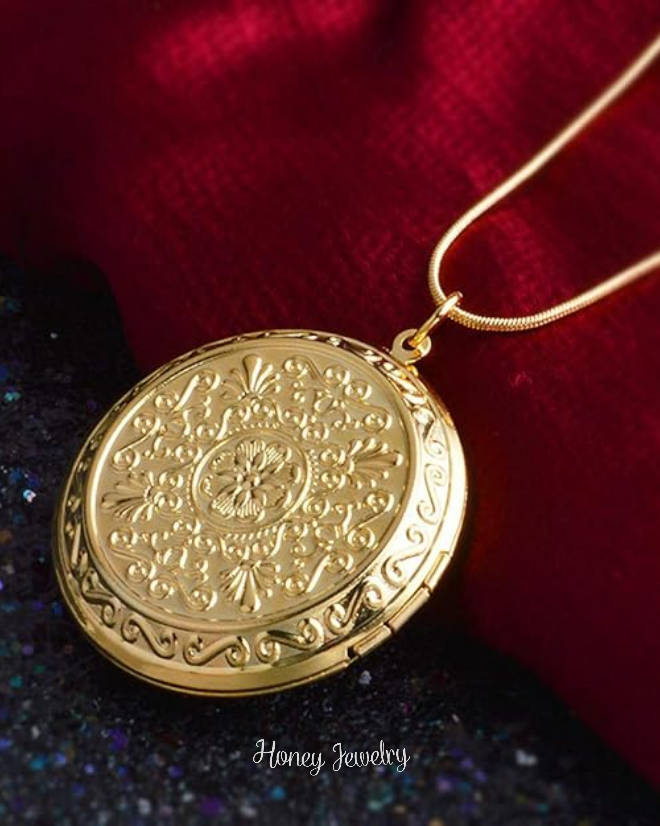 Smooth oval locket necklace - photo-etched