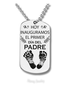 Ketting met militaire badge en voetafdrukken van baby's